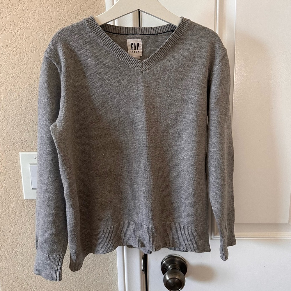 Gap Kids Gray Knit V-Neck School Uniform Sweater Size S 6-7yrs